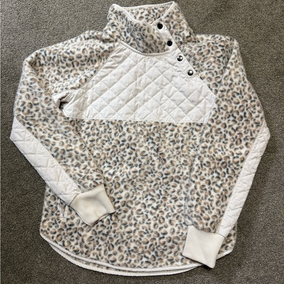 Abercrombie & Fitch Tops - Abercrombie & Fitch Asymmetrical Snap-Up Leopard Print Fleece Size S